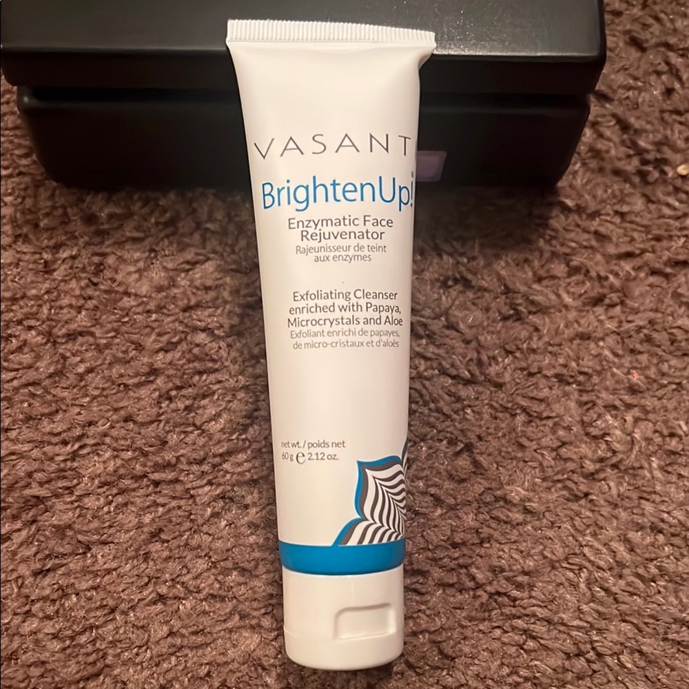 BrightenUp! Exfoliating Cleanser - White